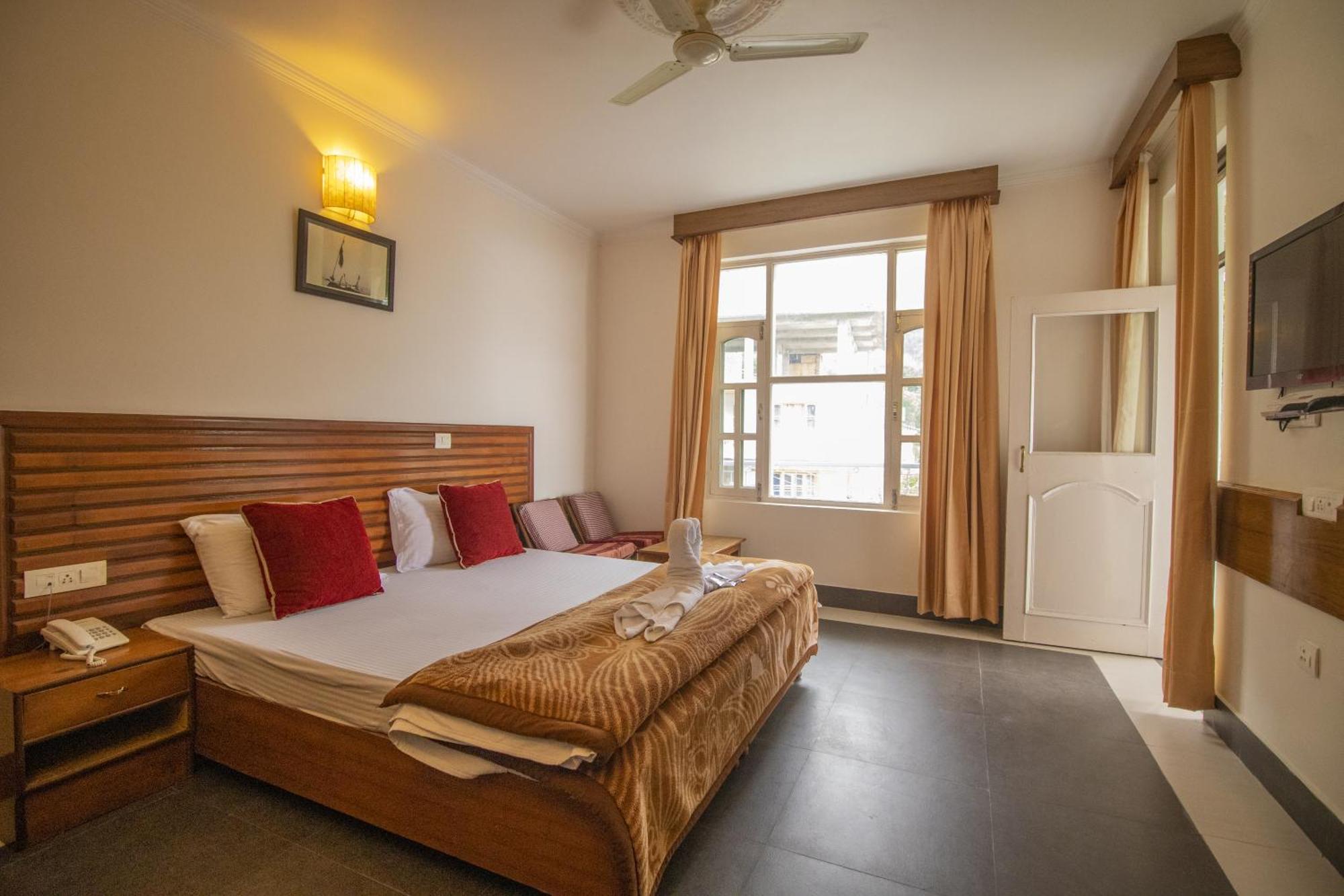 Wow Stayz2 Hotel The Lodge Дхарамсала Екстериор снимка