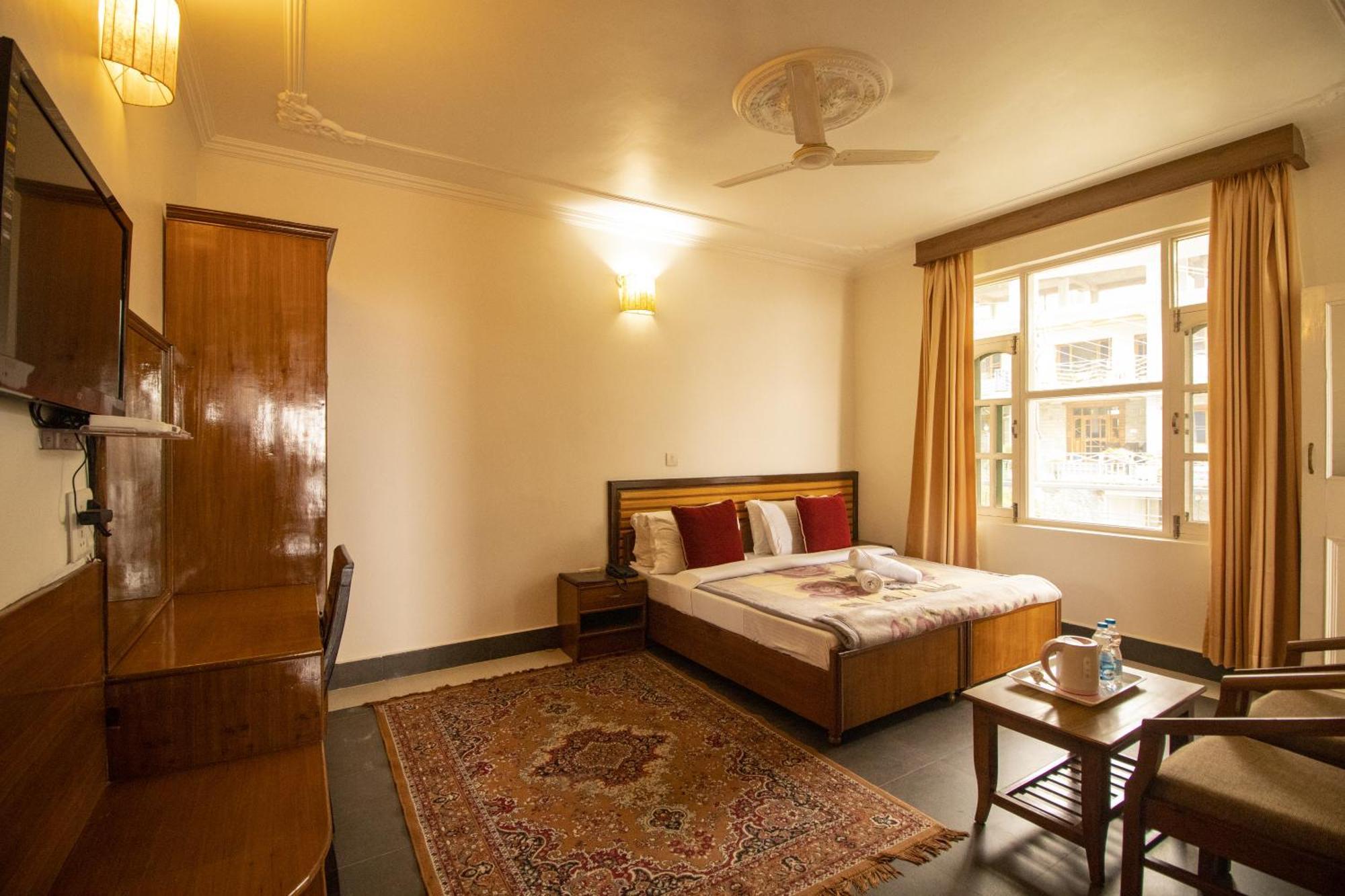 Wow Stayz2 Hotel The Lodge Дхарамсала Екстериор снимка