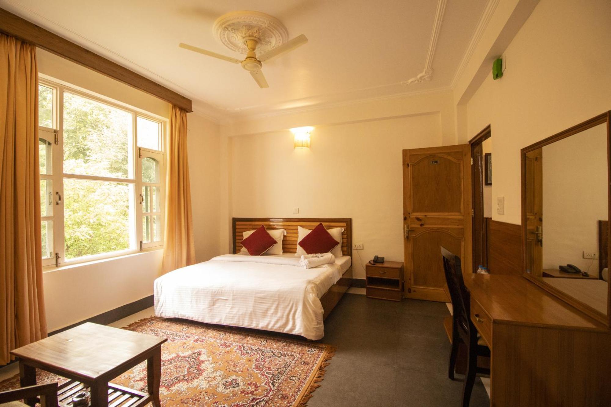 Wow Stayz2 Hotel The Lodge Дхарамсала Екстериор снимка
