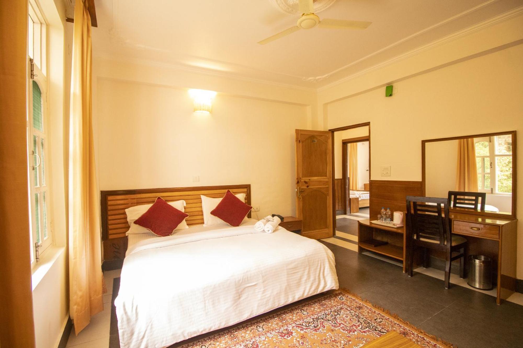 Wow Stayz2 Hotel The Lodge Дхарамсала Екстериор снимка