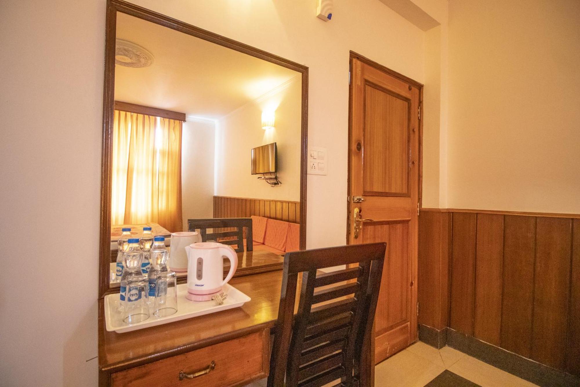 Wow Stayz2 Hotel The Lodge Дхарамсала Екстериор снимка