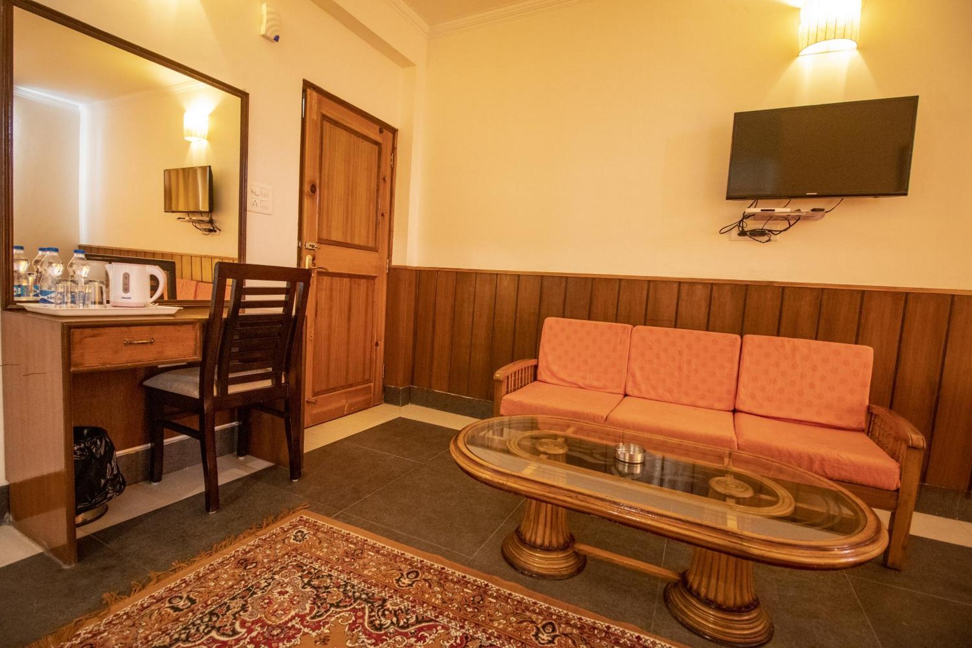 Wow Stayz2 Hotel The Lodge Дхарамсала Екстериор снимка