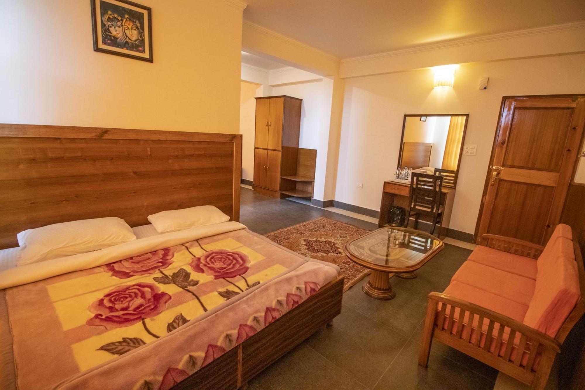 Wow Stayz2 Hotel The Lodge Дхарамсала Екстериор снимка