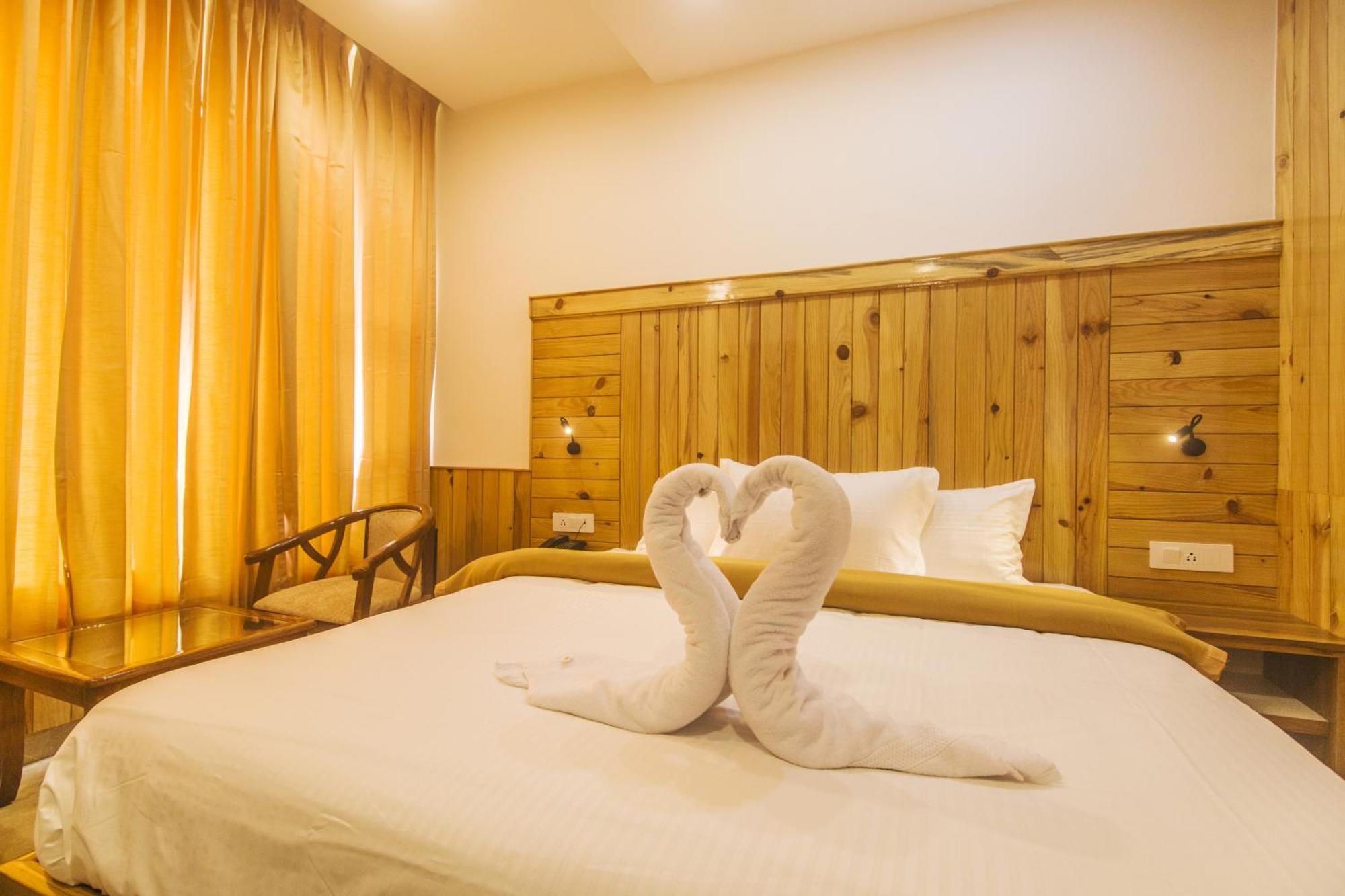 Wow Stayz2 Hotel The Lodge Дхарамсала Екстериор снимка