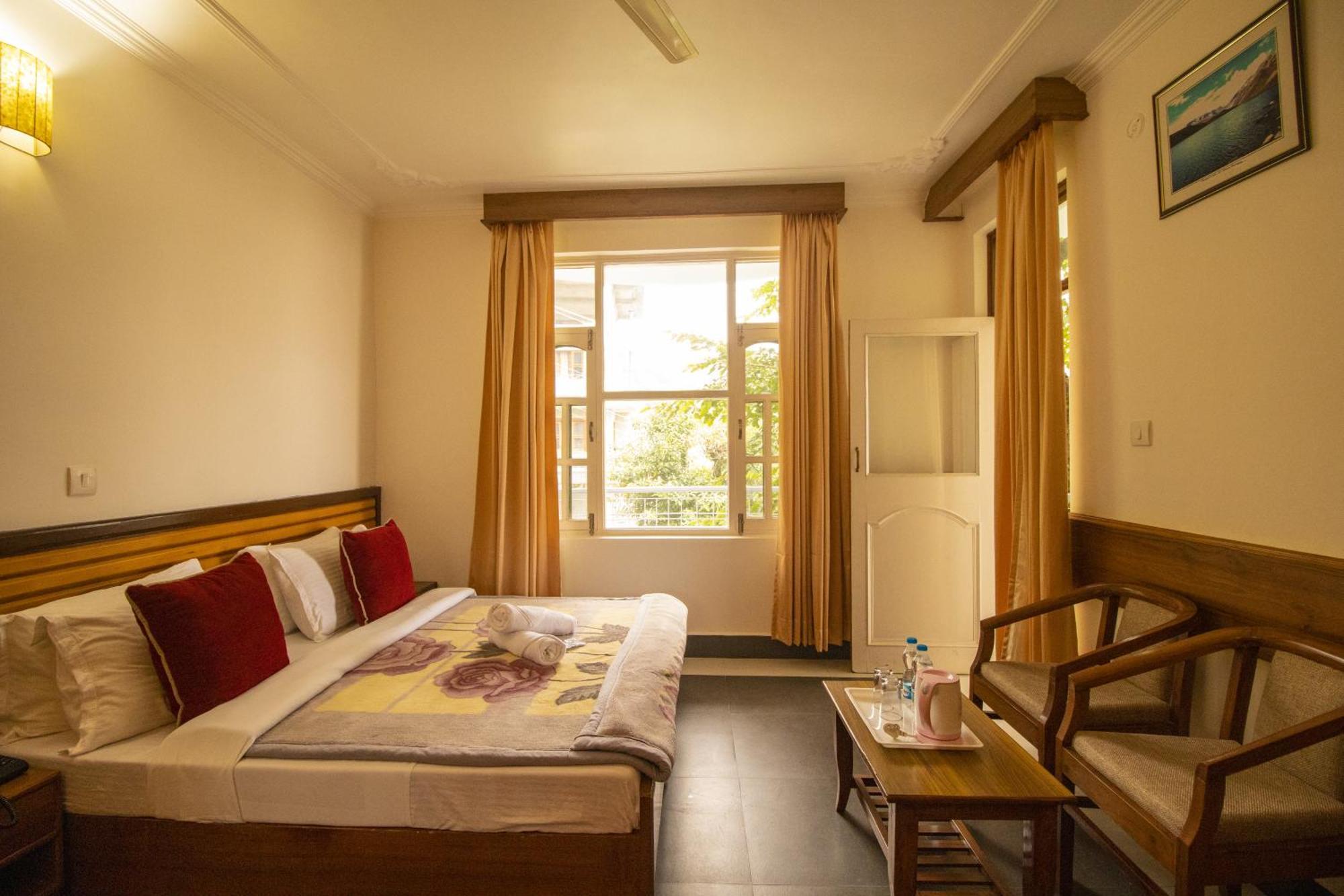 Wow Stayz2 Hotel The Lodge Дхарамсала Екстериор снимка