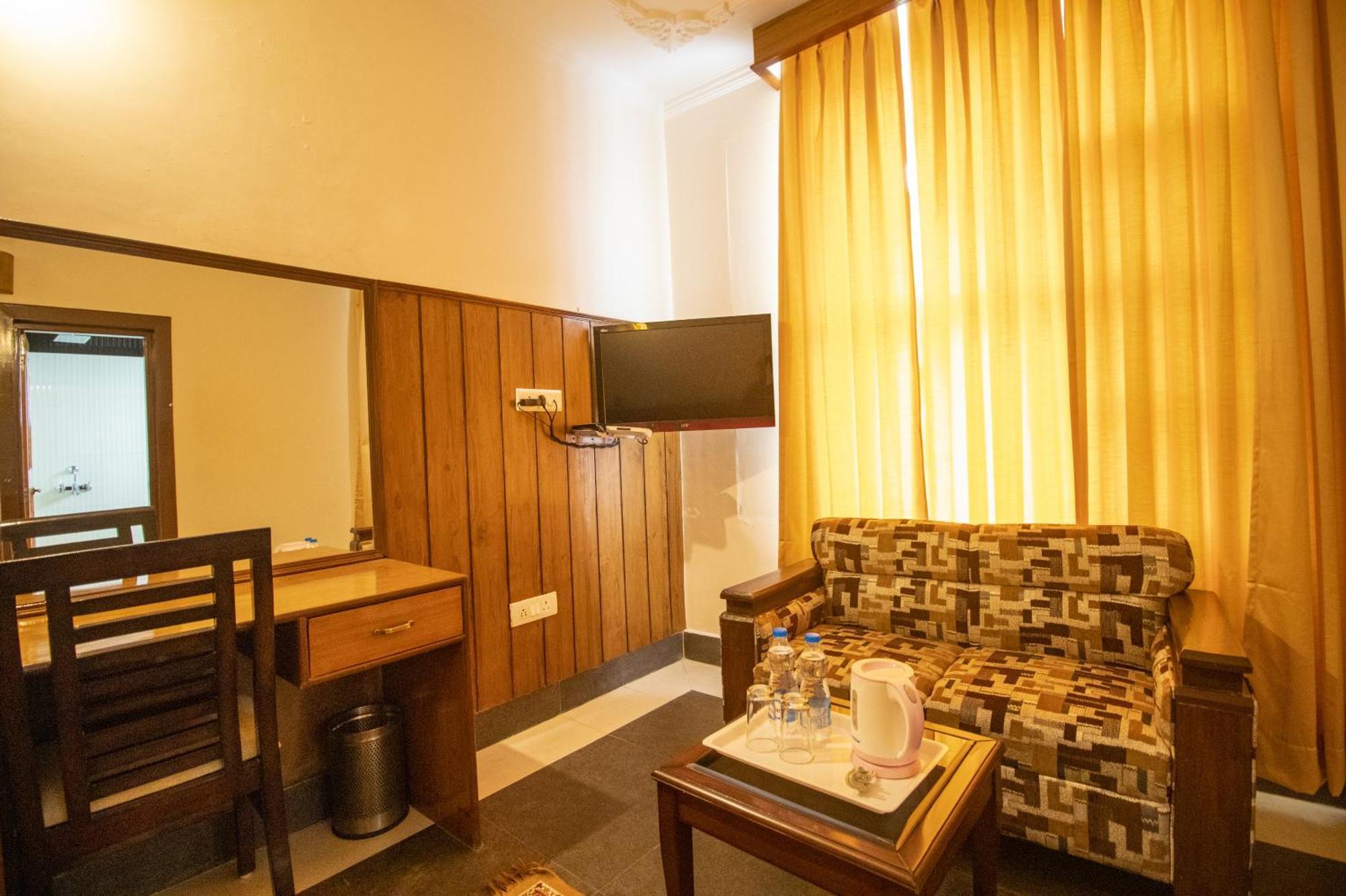 Wow Stayz2 Hotel The Lodge Дхарамсала Екстериор снимка