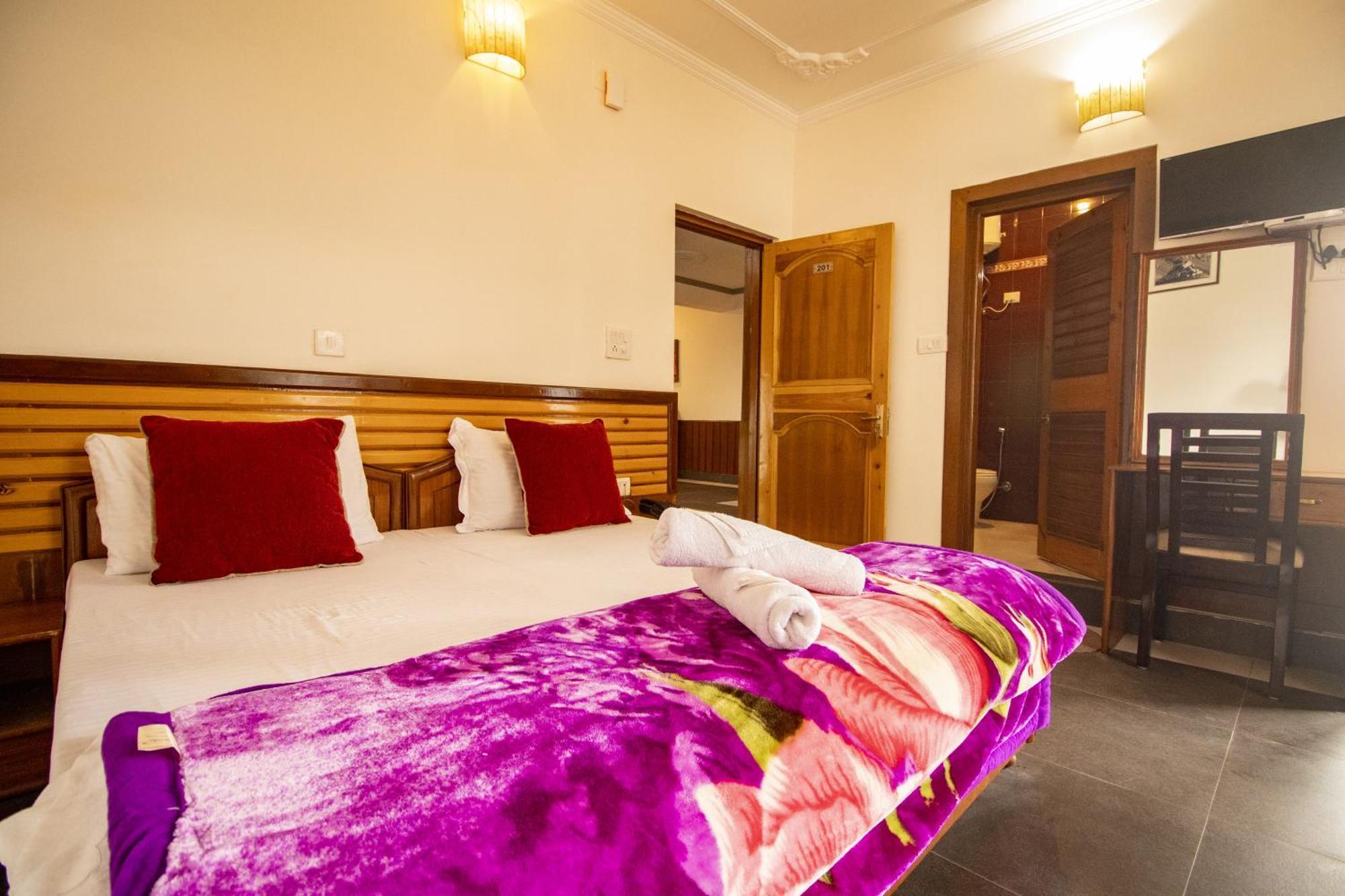 Wow Stayz2 Hotel The Lodge Дхарамсала Екстериор снимка