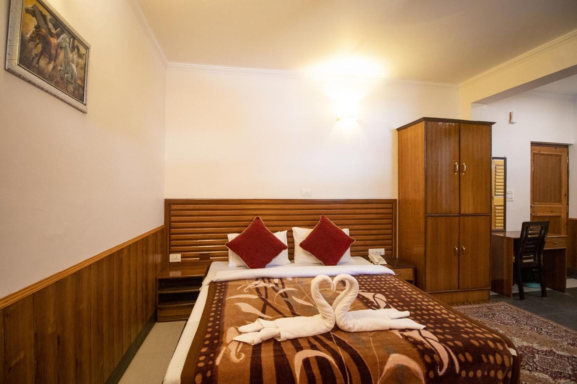 Wow Stayz2 Hotel The Lodge Дхарамсала Екстериор снимка