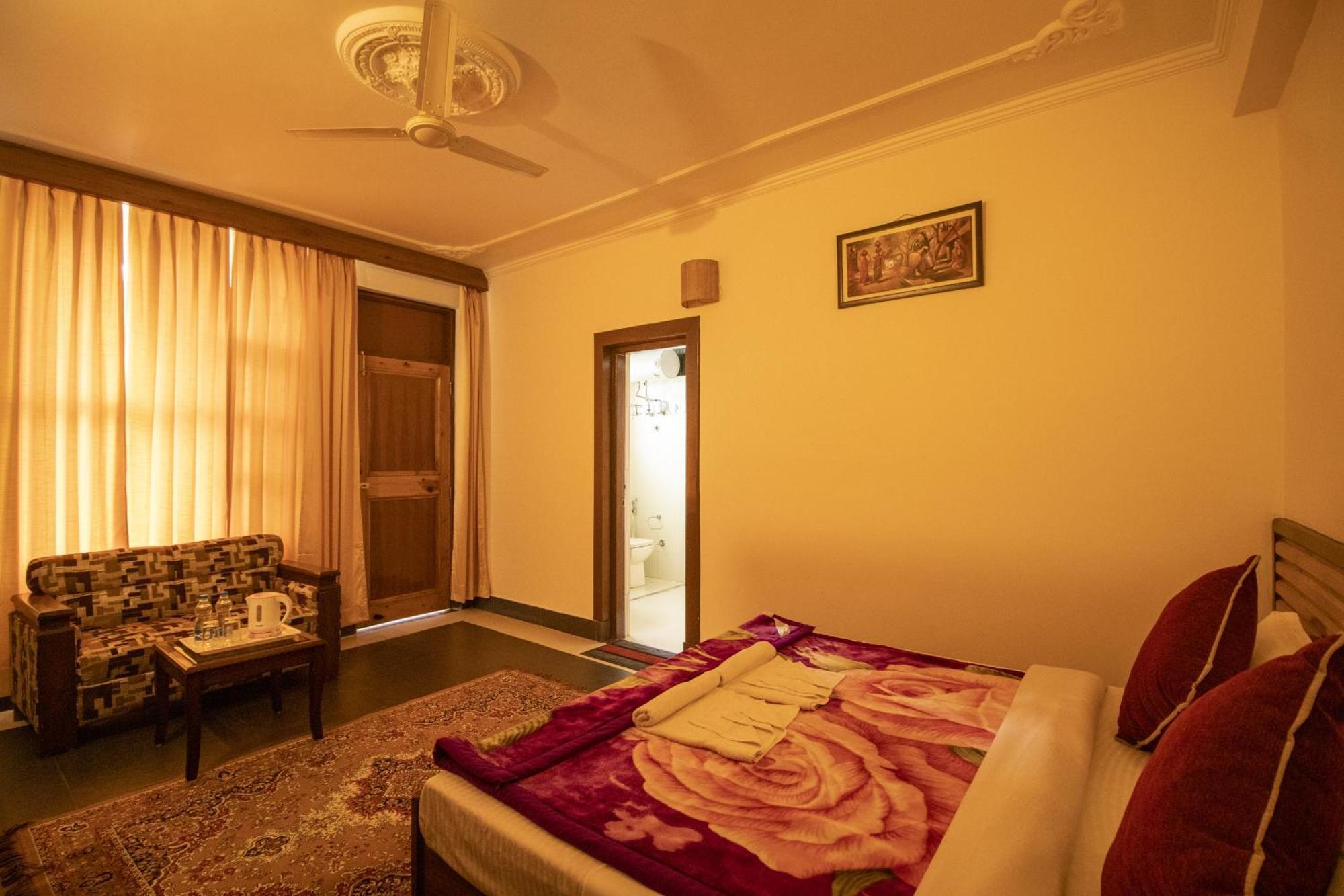 Wow Stayz2 Hotel The Lodge Дхарамсала Екстериор снимка