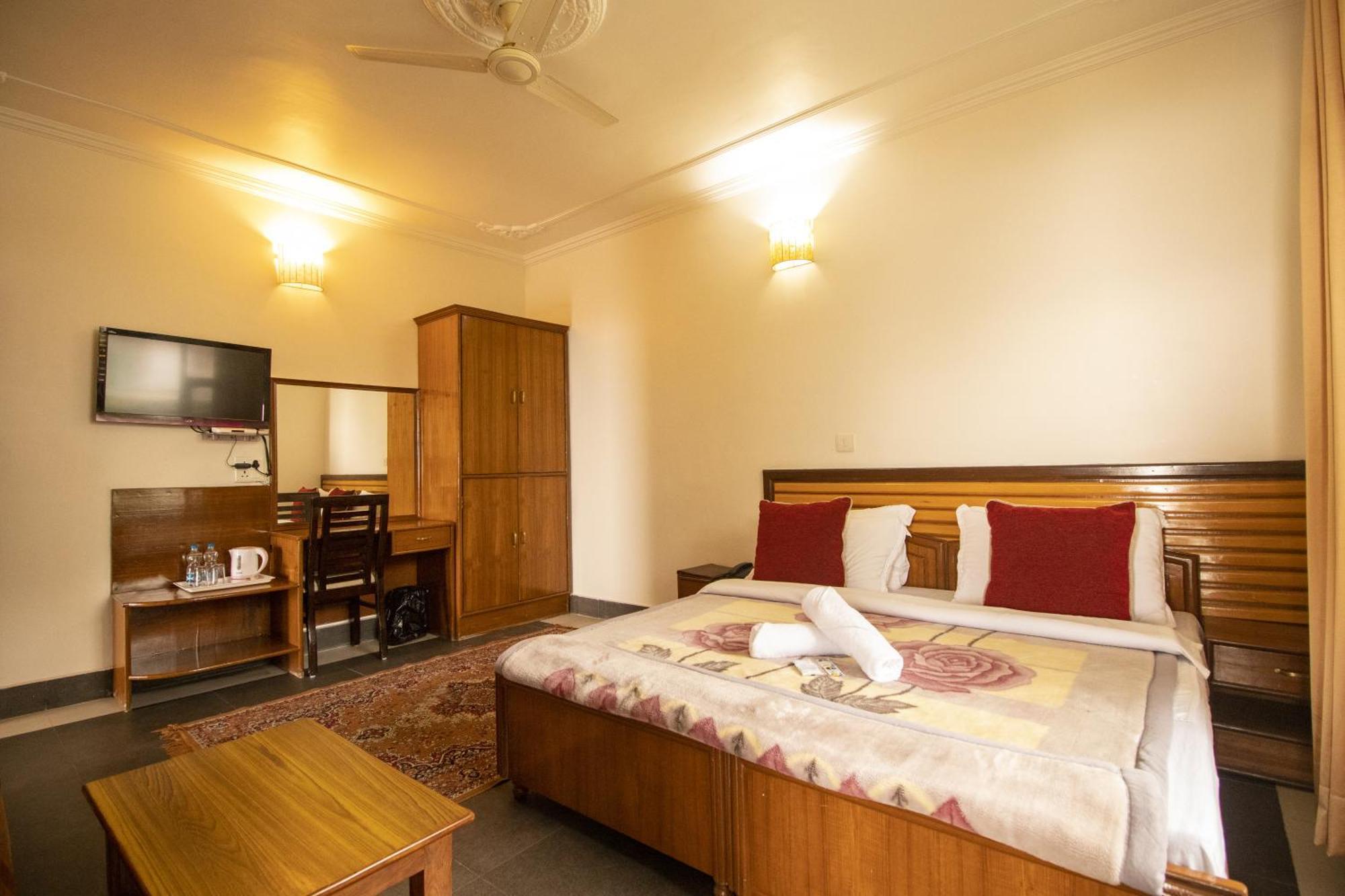 Wow Stayz2 Hotel The Lodge Дхарамсала Екстериор снимка