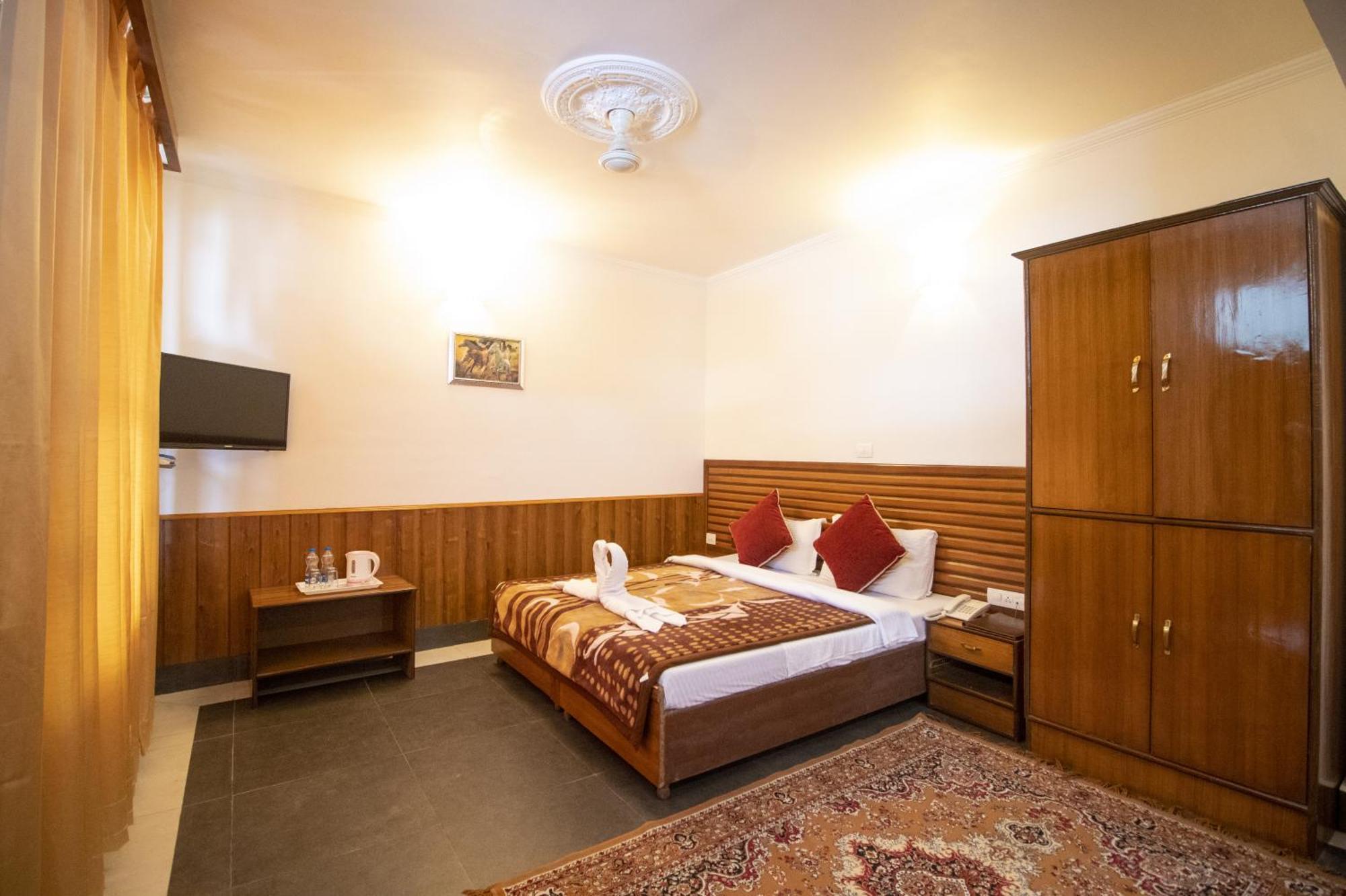 Wow Stayz2 Hotel The Lodge Дхарамсала Екстериор снимка