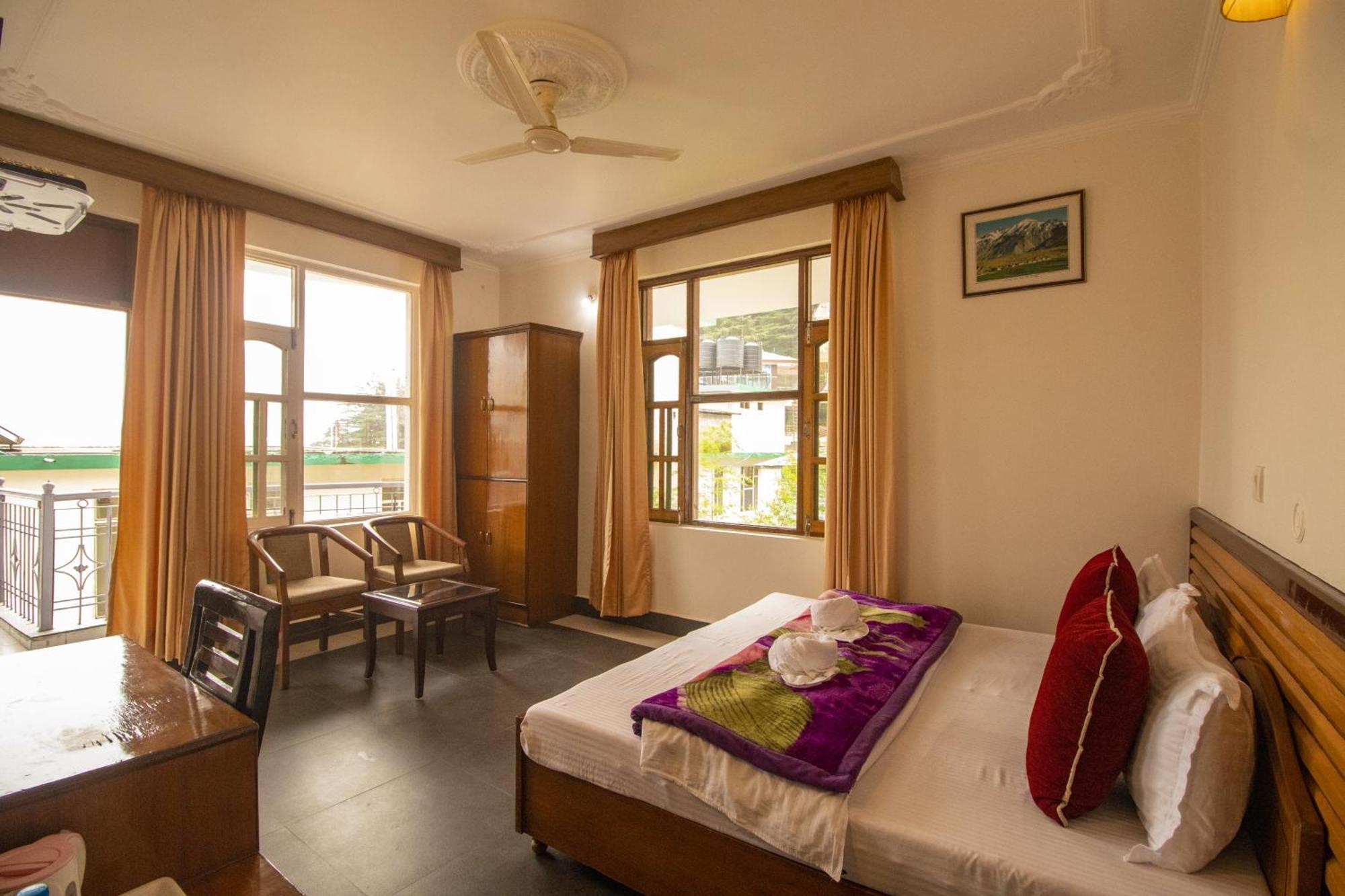 Wow Stayz2 Hotel The Lodge Дхарамсала Екстериор снимка