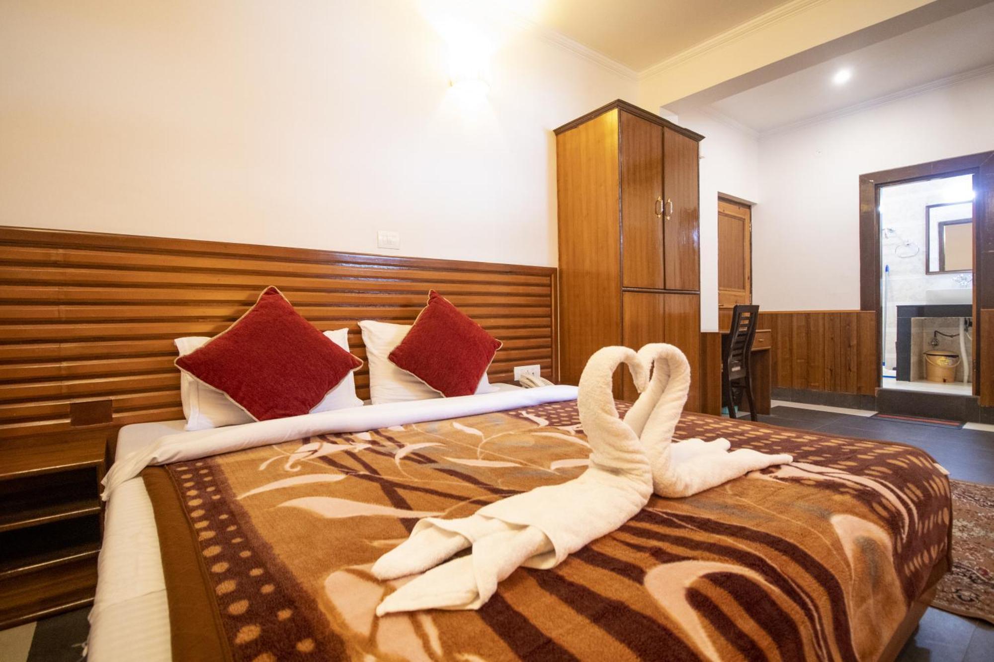 Wow Stayz2 Hotel The Lodge Дхарамсала Екстериор снимка
